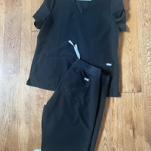 Figs Black Scrub Set